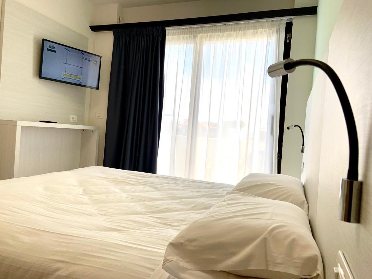 Suites Marilia Apartments Pool Side - Suite Livorno Holiday Home Group Экстерьер фото