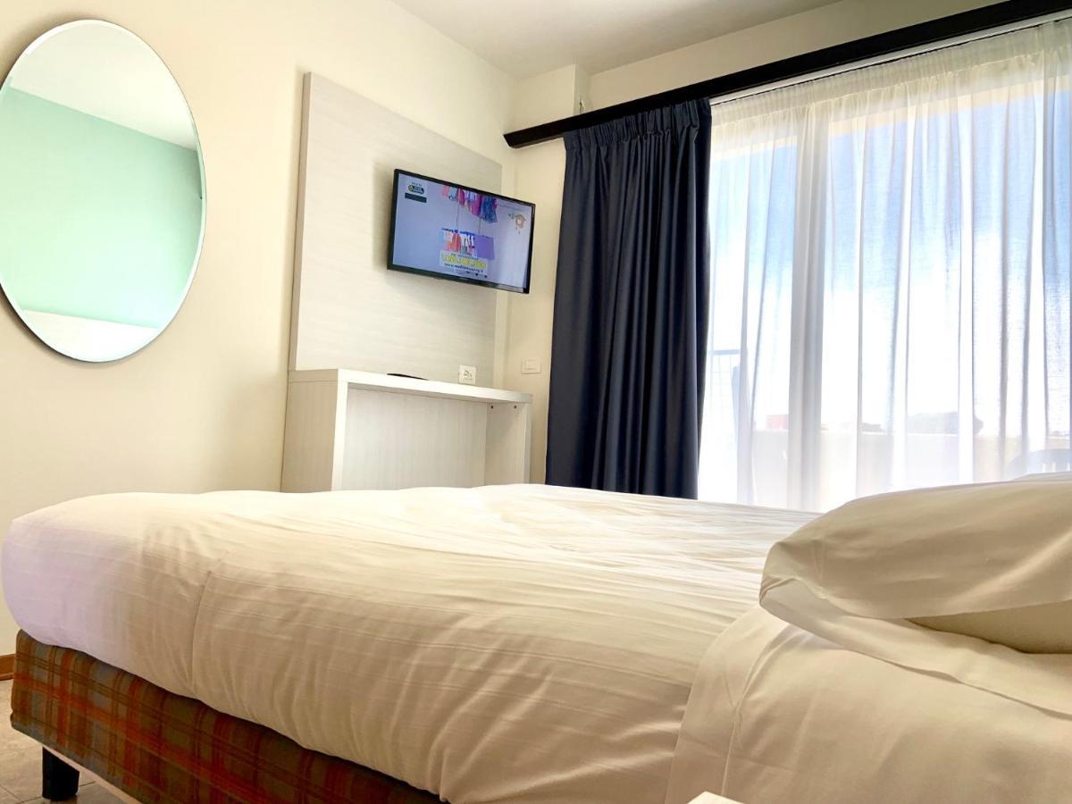 Suites Marilia Apartments Pool Side - Suite Livorno Holiday Home Group Экстерьер фото