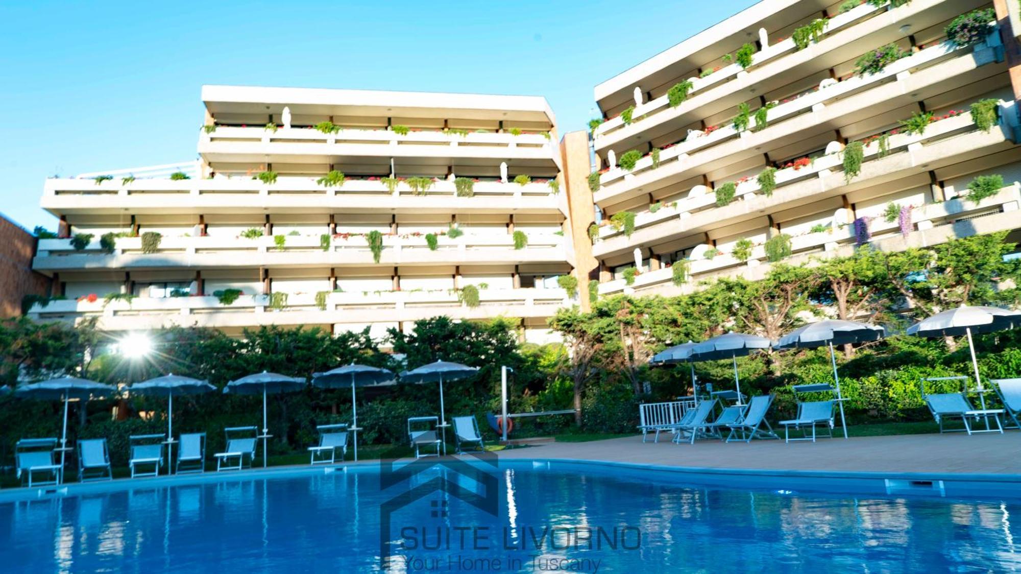 Suites Marilia Apartments Pool Side - Suite Livorno Holiday Home Group Экстерьер фото