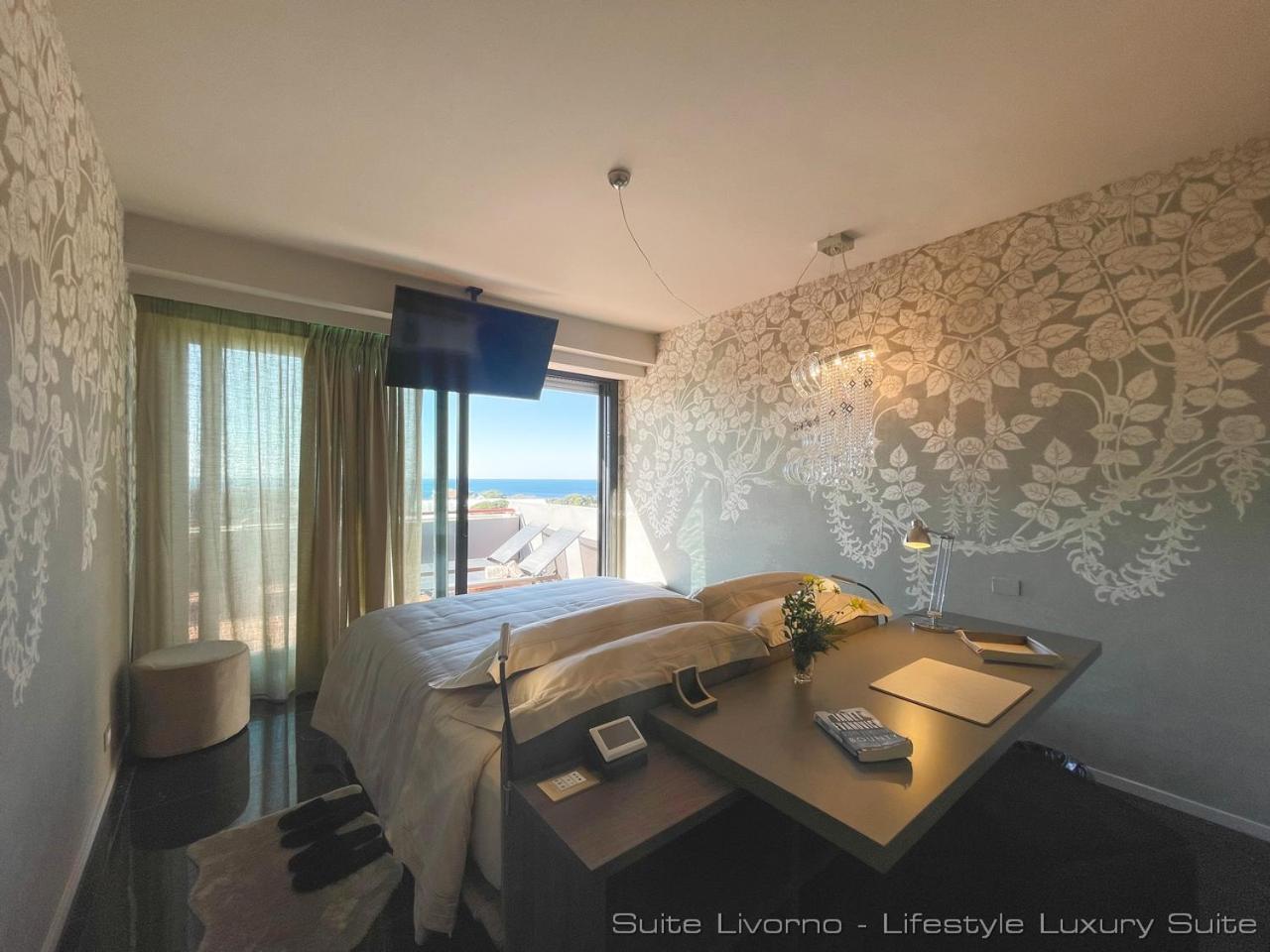 Suites Marilia Apartments Pool Side - Suite Livorno Holiday Home Group Экстерьер фото